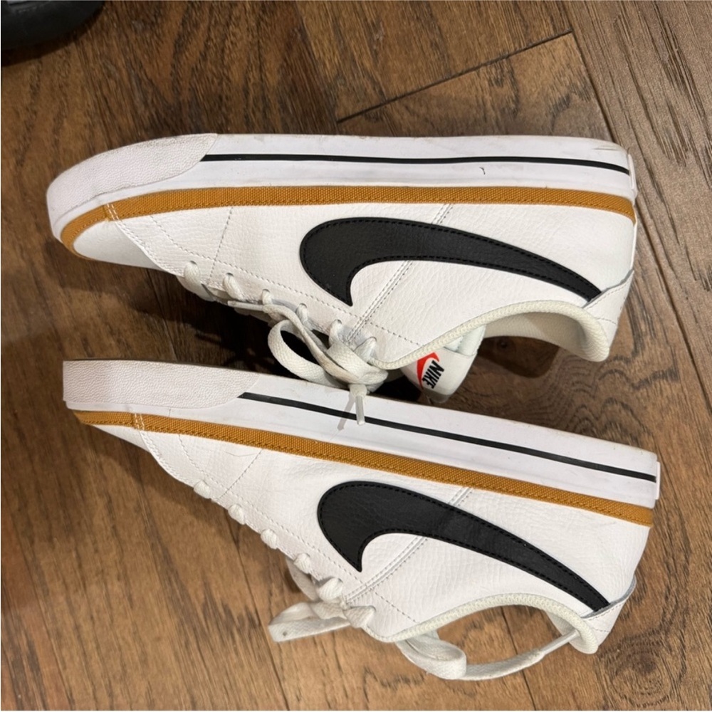 Nike White and Black Sneakers with Brown Accent